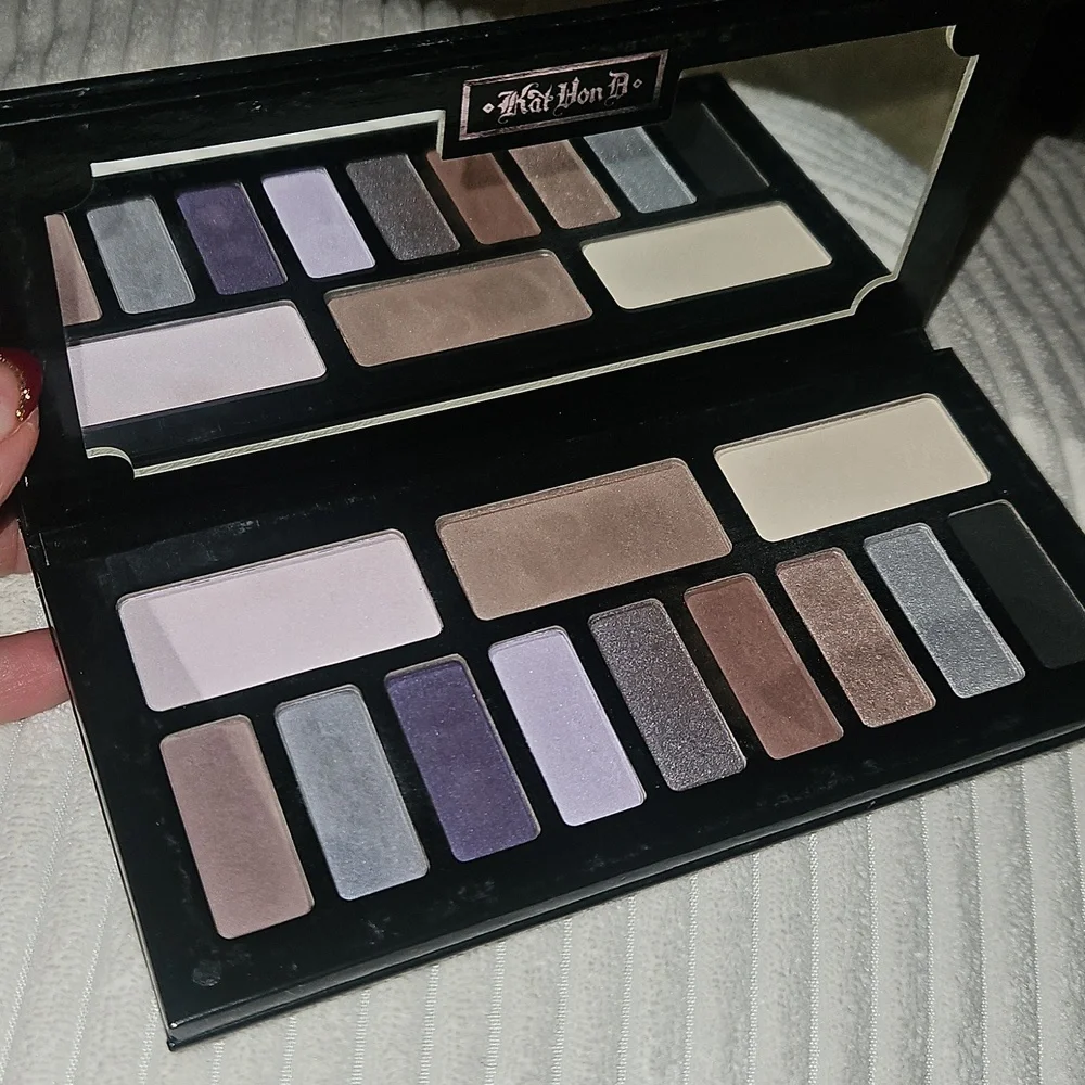 Kat Von D Innerstellar Palette with Black and Silver Design - Picture 1 of 5